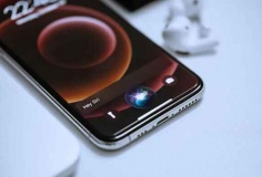 Apple sẽ biến Siri thành chatbot AI đầy đủ để cạnh tranh với ChatGPT và Gemini