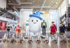 Hãng xe Trung Quốc ra mắt hệ sinh thái robot hình người đa nhiệm, nói được 10 ngôn ngữ