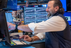 Chứng khoán Mỹ tăng điểm mạnh dù Nvidia bị nghi ngờ, giá dầu lao dốc sau tin Iran