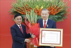 Lễ trao Huy hiệu 45 năm tuổi Đảng tặng Tổng Bí thư Tô Lâm