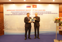 GS.VS. Châu Văn Minh được trao danh hiệu Đại sứ Khoa học và Giáo dục Liên bang Nga