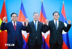 Thủ tướng ba nước Việt Nam - Campuchia - Lào họp triển khai kết quả cuộc gặp giữa người đứng đầu ba Đảng