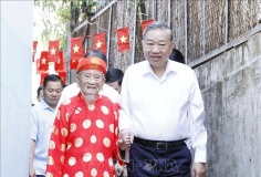 Tổng Bí thư Tô Lâm đến thăm, chúc Tết nhà nghiên cứu Nguyễn Đình Tư