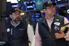 Dow Jones lập kỷ lục trước thềm loạt báo cáo quan trọng, giá dầu tăng sau cảnh báo của Mỹ về Iran