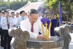 Tổng Bí thư Tô Lâm dâng hương tại Tây Ninh và TPHCM
