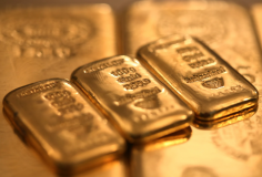 Giá vàng hồi mốc 5.000 USD/oz khi đồng USD sụt giá mạnh