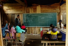 Gieo chữ lớp học ghép vùng cao những ngày cận Tết