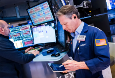 Chứng khoán Mỹ giằng co, giá dầu thô giảm nhẹ