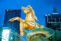 Linh vật ngựa cao 11m kết hợp truyền thuyết Thánh Gióng và công nghệ mapping