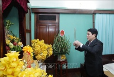 Chủ tịch nước Lương Cường dâng hương tưởng niệm Chủ tịch Hồ Chí Minh tại Nhà 67