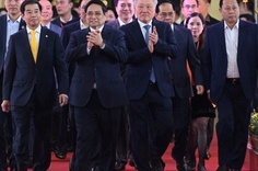 Thủ tướng: Chuyển đổi từ 'ưu tiên' sang 'tin yêu' và 'tự hào' khi dùng hàng Việt Nam