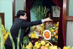 Chủ tịch nước Lương Cường dâng hương tưởng niệm Chủ tịch Hồ Chí Minh