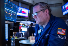 Chứng khoán Mỹ “đỏ lửa” vì mối lo AI và thuế quan, giá giảm trong lúc chờ tin Iran