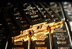 Giá vàng cầm cự mốc chủ chốt, USD sụt giá, SPDR Gold Trust bán ròng