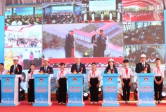 Phó Thủ tướng Thường trực Nguyễn Hòa Bình dự lễ khởi công dự án xây dựng Trường nội trú liên cấp Tiểu học – THCS Hương Xuân