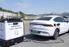 Robot sạc tự hành: Lời giải linh hoạt cho bài toán hạ tầng xe điện tại đô thị cũ