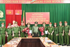 Tuyên Quang trao thưởng ban chuyên án phá đường dây buôn bán hàng cấm xuyên biên giới