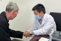 Người cao tuổi cần được chăm sóc toàn diện, không chỉ dừng ở điều trị bệnh