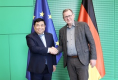 Phó Thủ tướng Chính phủ Nguyễn Chí Dũng hội kiến Phó Chủ tịch Quốc hội Đức