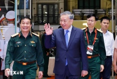 Tổng Bí thư và Chủ tịch Quốc hội dự chương trình nghệ thuật 