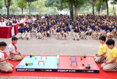 Học sinh Tiểu học Trung Yên hào hứng trải nghiệm AI, STEM và Robotics