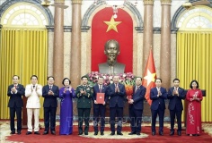 Tổng Bí thư, Chủ tịch nước chủ trì hội nghị công bố các quyết định đối với Chính phủ