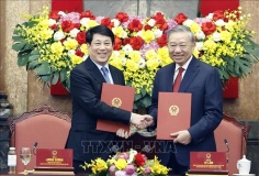 Bàn giao công tác giữa Tổng Bí thư, Chủ tịch nước Tô Lâm và nguyên Chủ tịch nước Lương Cường