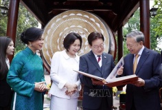 Chương trình hữu nghị đặc biệt chào mừng chuyến thăm của Tổng thống Hàn Quốc và Phu nhân