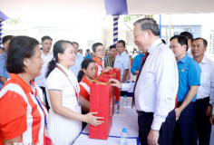Tổng Bí thư, Chủ tịch nước Tô Lâm thăm, gặp gỡ, động viên công nhân, người lao động ở TPHCM
