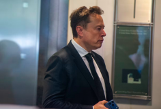 Tỷ phú Elon Musk dùng điện thoại gì?