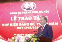 Phát biểu của Tổng Bí thư, Chủ tịch nước Tô Lâm tại Lễ trao tặng Huy hiệu Đảng cho đảng viên lão thành của Đảng bộ Hà Nội