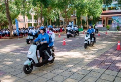 Phạt tiền người dưới 18 tuổi đi mô tô, hiểu thế nào cho đúng?