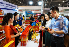 Giữa 'bão' hàng giả, hàng thật bán bằng gì?