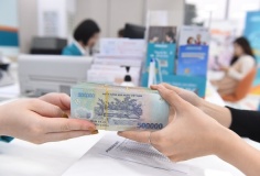 Doanh nghiệp gánh lãi suất, ngân hàng lo nợ xấu