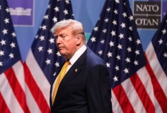 Các cuộc không kích của Iran, Lindsey Graham qua đời, Apple kiện OpenAI và nhiều tin tức khác trong Morning Squawk