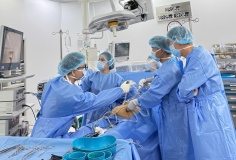 Vinmec Đà Nẵng mổ cấp cứu loại bỏ khối u buồng trứng khổng lồ cho bệnh nhân suy thận