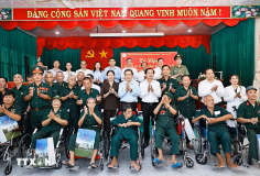 Chủ tịch Quốc hội Trần Thanh Mẫn tri ân người có công tại TPHCM