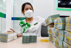 Tăng trưởng tín dụng vượt huy động, áp lực thanh khoản gia tăng