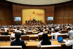 Sửa đồng bộ ba luật trong lĩnh vực ngân hàng: siết rửa tiền, giảm lệ thuộc tín dụng