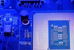 Nghị Sĩ cộng hòa hàng đầu thúc giục Mỹ ngăn chặn mọi chip tiên tiến tới tay các công ty Trung Quốc bị trừng phạt