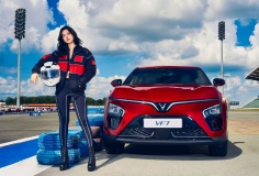 Tự lái xe đi du lịch hè cùng gia đình, chủ xe VinFast VF 7 hào hứng: Xe không chỉ chở người mà “gánh” cả chuyến đi