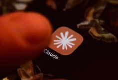 Nhiều người dùng Claude bức xúc vì watermark của Anthropic sẽ bóc mẽ việc họ lạm dụng AI tại trường học, nơi làm việc