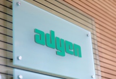 Adyen nâng dự báo doanh thu nhờ thương vụ thâu tóm, cổ phiếu tăng vọt
