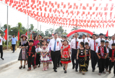 Phó Thủ tướng Thường trực Phạm Gia Túc dự Lễ khai giảng năm học mới tại Điện Biên