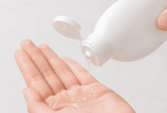 Hà Nội: Đình chỉ lưu hành và thu hồi 2 lô sản phẩm Dung dịch vệ sinh phụ nữ Rolux AF gi