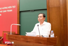 Chủ tịch Quốc hội Trần Thanh Mẫn trao đổi chuyên đề về đổi mới tư duy xây dựng thể chế, pháp luật với các Ủy viên Trung ương Đảng