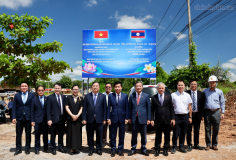 Phó Thủ tướng Thường trực Phạm Gia Túc thăm các công trình, dự án hợp tác hữu nghị Việt Nam - Lào