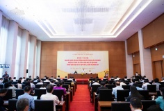 Đại biểu Quốc hội hoạt động chuyên trách thảo luận về nhóm dự án luật thuộc lĩnh vực hành chính, tư pháp