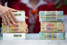 Lãi suất tăng tốc, người gửi tiền mừng - người vay thêm nặng gánh