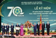 Chủ tịch Quốc hội Trần Thanh Mẫn: Đưa tri thức từ giảng đường đến đồng ruộng